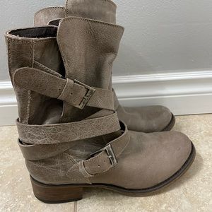 Women's Size 9 Steve Madden Grey Boots